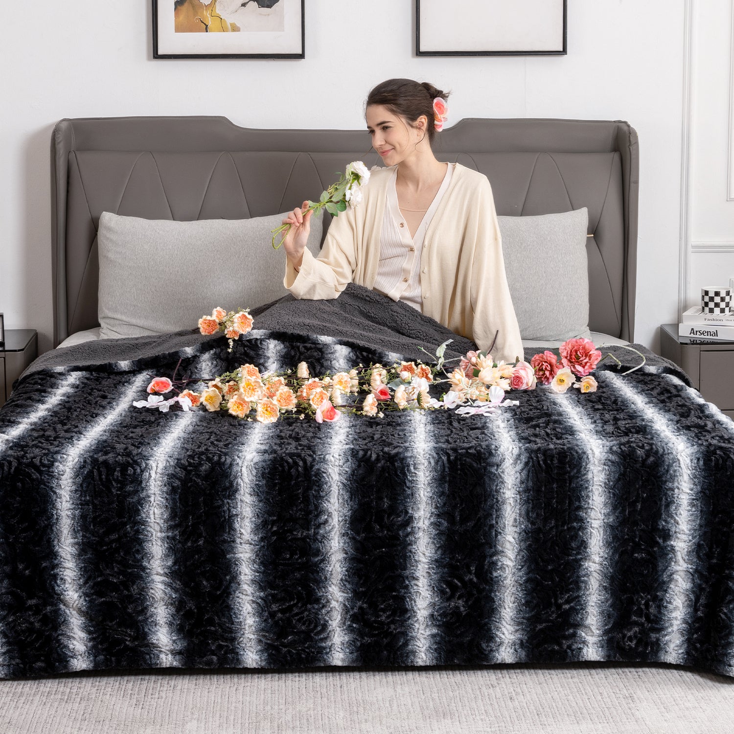Black & White Flower Pattern Faux Fur & Soft Sherpa Electric Heated Blanket